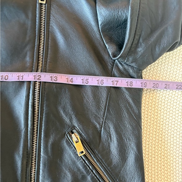 Fitted Black Leather Moto Jacket for Women.   Size L - Picture 5 of 6